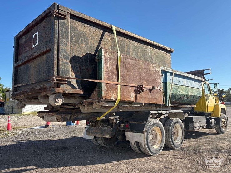 1995-ford-ln8000-image-3