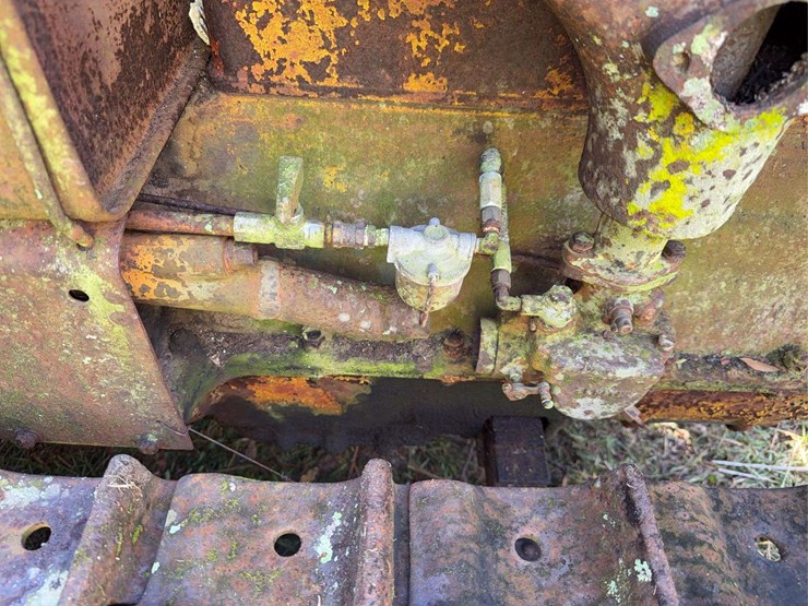 caterpillar-2-ton-image-16