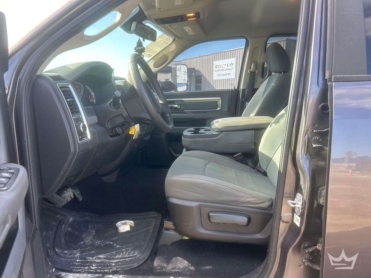 2016-dodge-1500-image-12