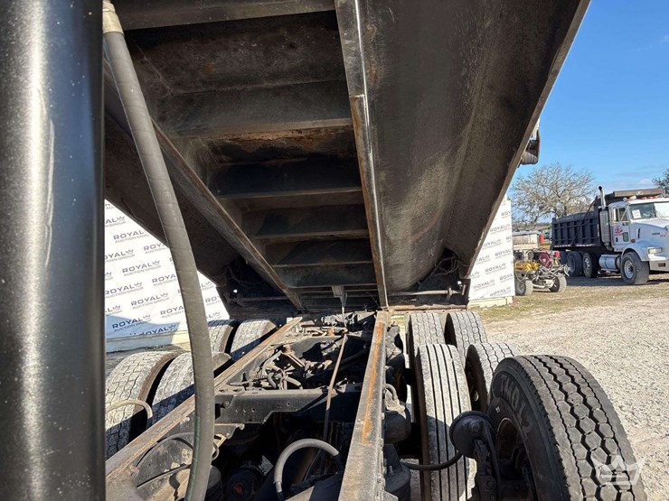 2016-kenworth-t800-image-18