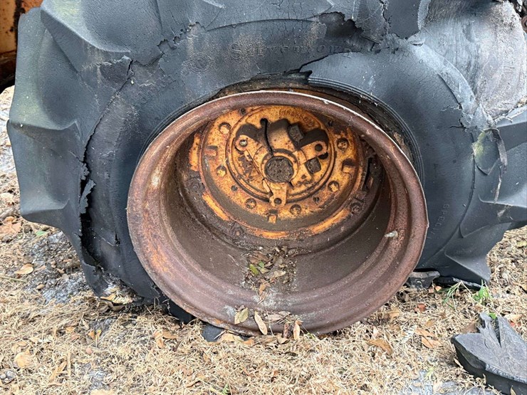 minneapolis-moline-g706-image-15