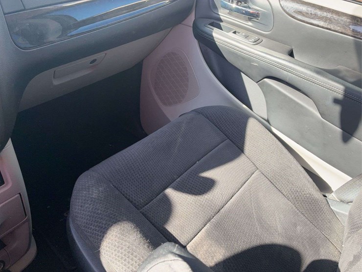 2013-dodge-grand-caravan-se-image-19