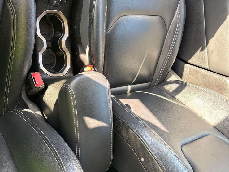 2016-jeep-renegade-image-23