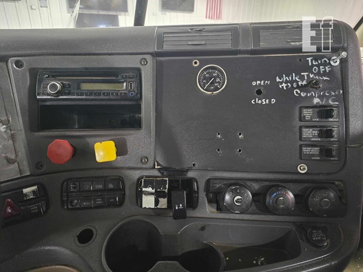 2016-freightliner-cascadia-113-image-14