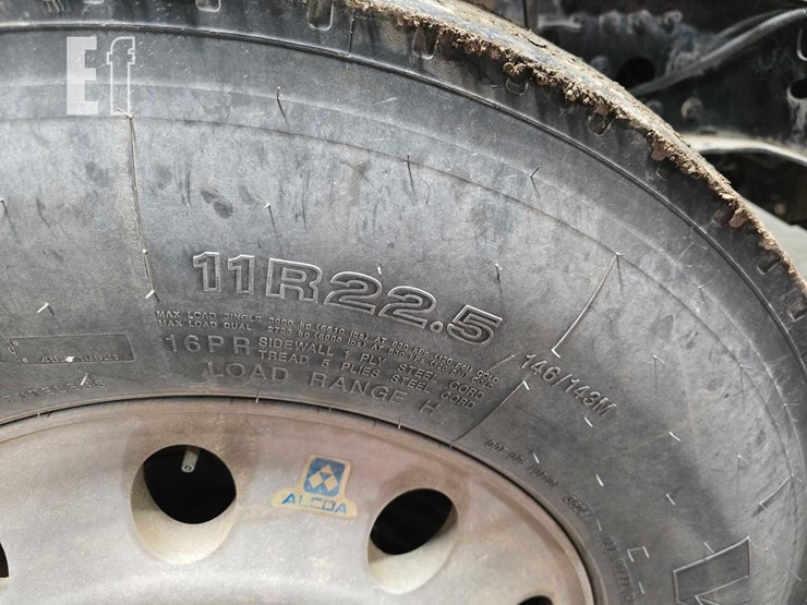 2016-freightliner-cascadia-113-image-26