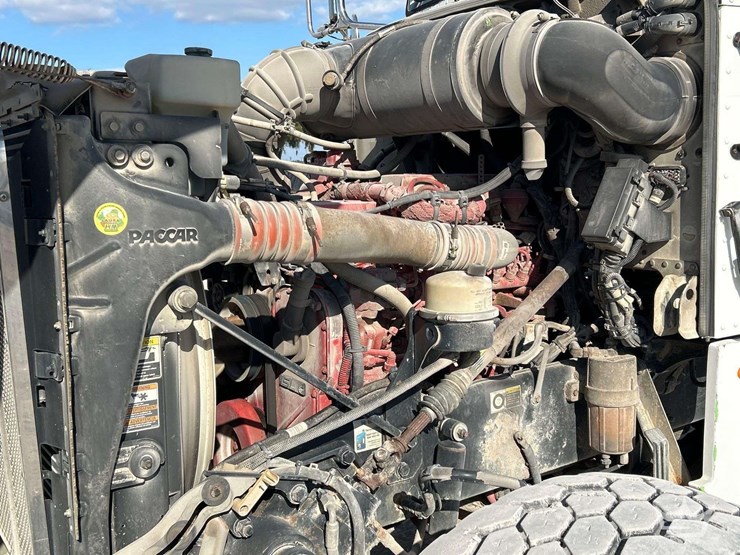 2011-peterbilt-365-image-8