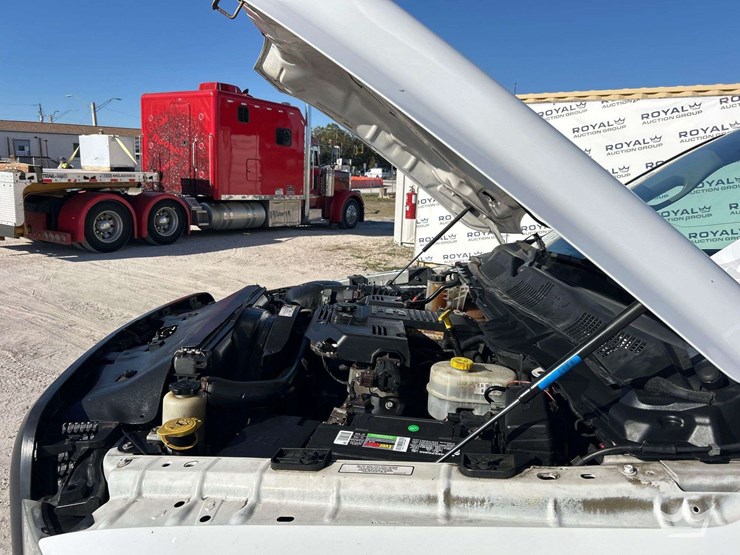 2017-dodge-3500-image-8