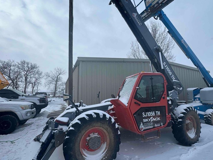 2017-skyjack-telehandler-image-1