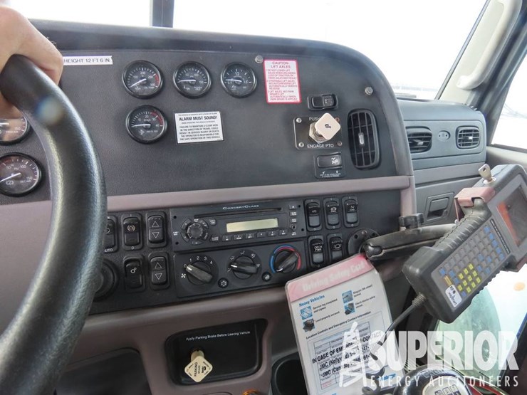 2011-peterbilt-367-image-9