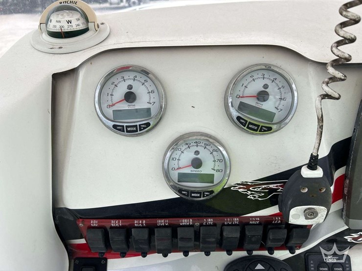 2014-glasstream-360-scx-twin-400r-mercury's-with-triple-axle-aluminum-trailer-image-12