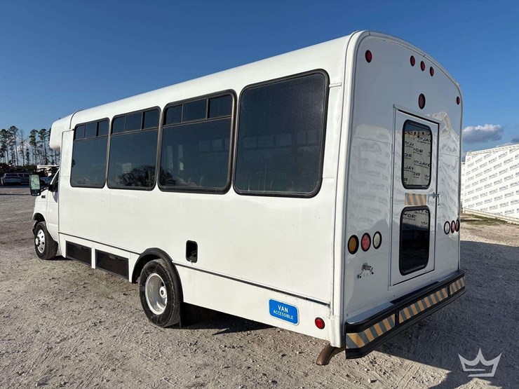 2003-ford-e450-image-4