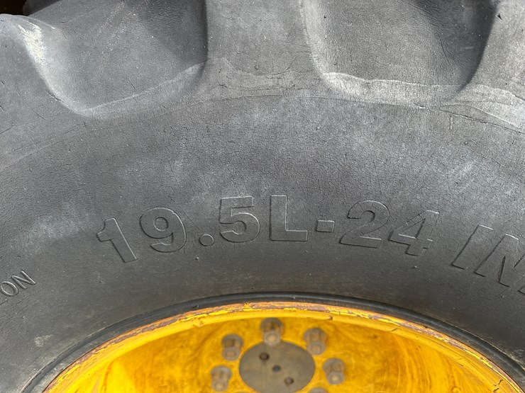 new-holland-lb75b-image-5