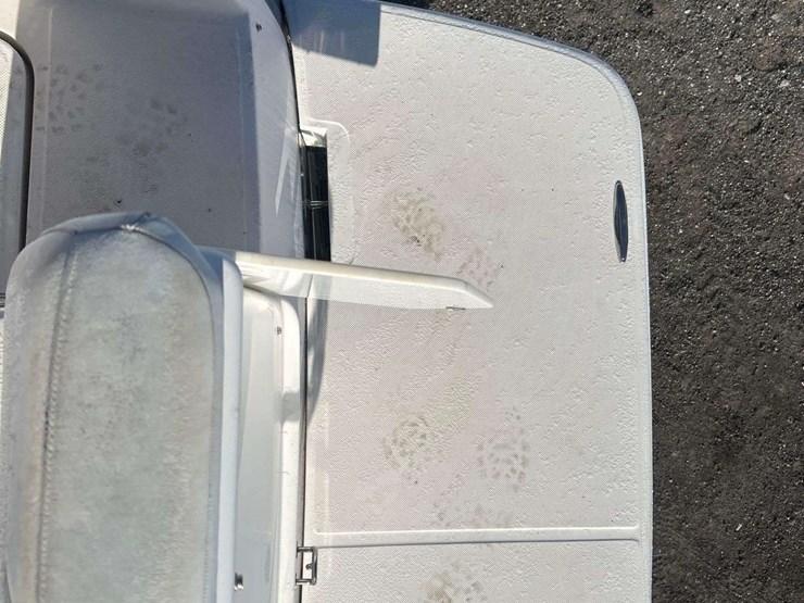 2008-regal-2565-express-cruiser-boat-with-30ft-t/a-continental-boat-trailer-image-17