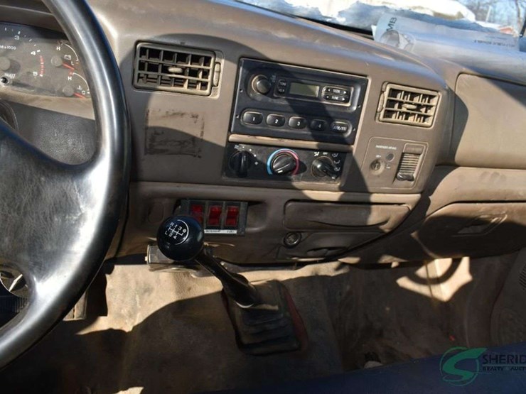 2003-ford-f550-image-13