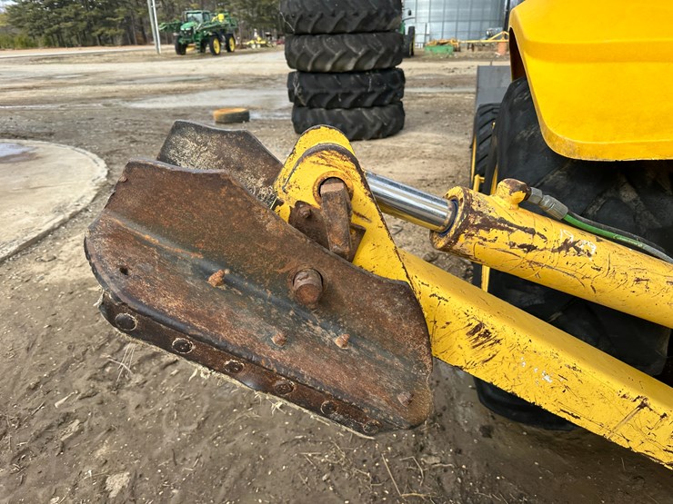 new-holland-lb75b-image-40