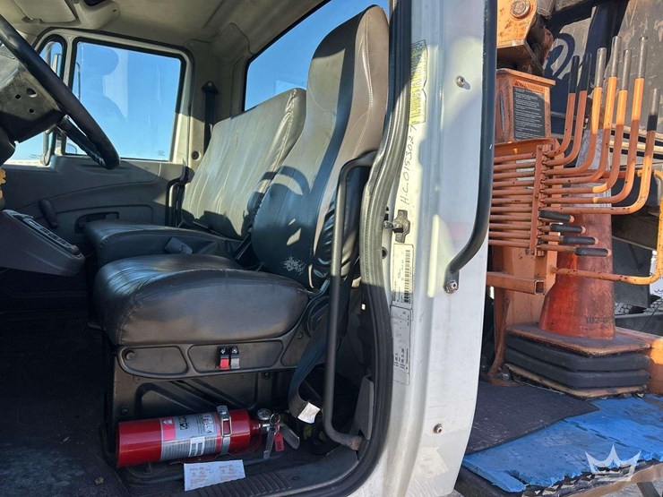 2011-international-durastar-4300-image-13