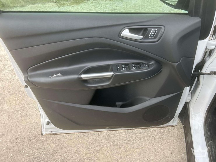 2017-ford-escape-image-5