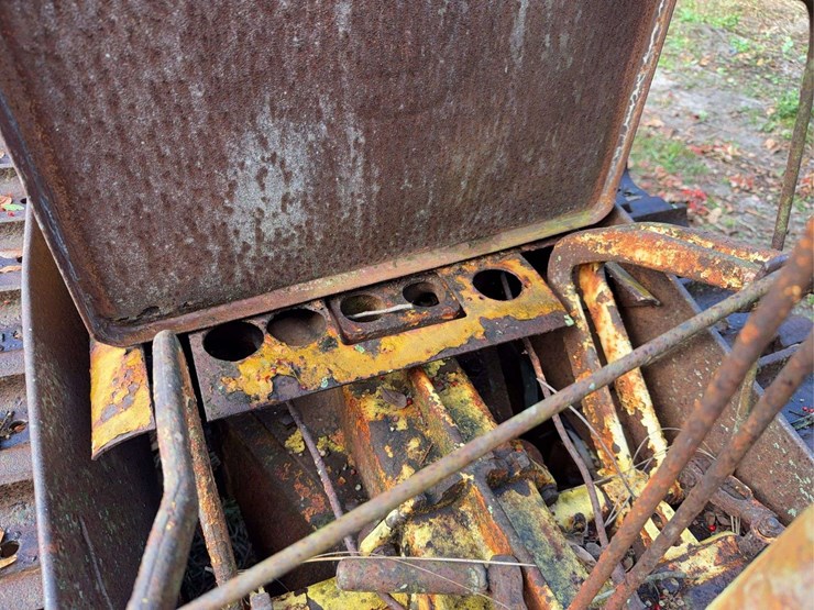 caterpillar-2-ton-crawler-image-21