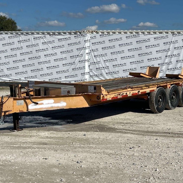 1986 Eager Beaver B9D0W 20ft. 11 Ton Tri Axle Dovetail Tag A Long Tailer