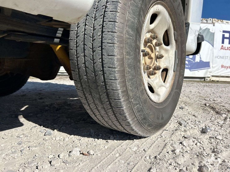 2017-chevrolet-express-2500-image-28