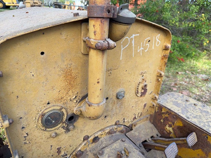 caterpillar-ten-gas-crawler-image-27