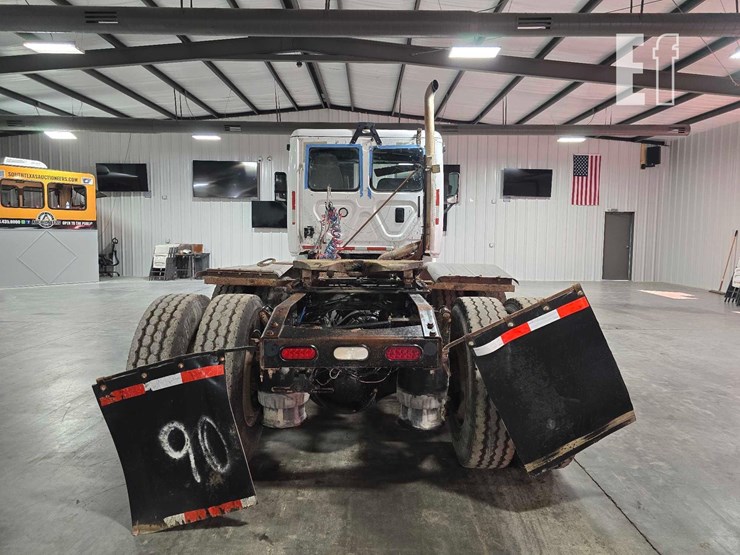 2016-freightliner-cascadia-113-image-17