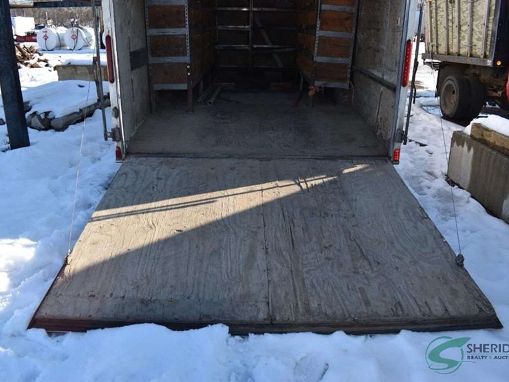 2004-united-enclosed-trailer-with-built-in-shelving-22ft-image-15