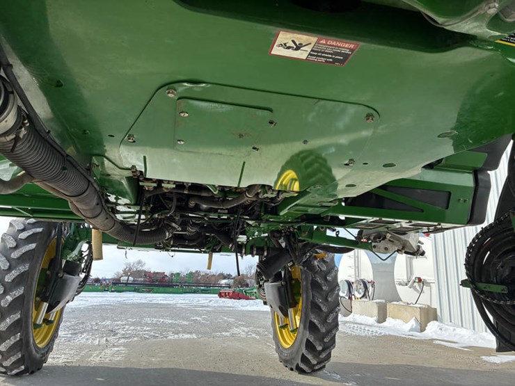 2018-john-deere-r4038-image-16