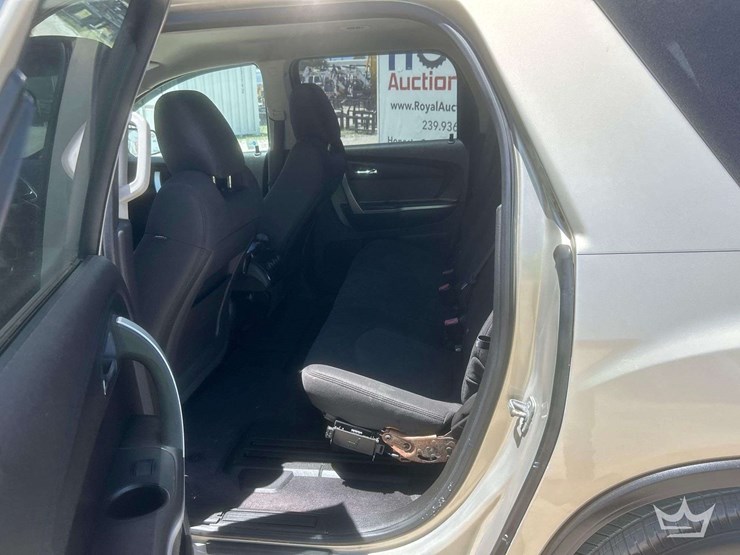 2010-gmc-acadia-image-17