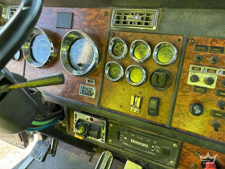 2000-kenworth-tri-axle-dump-truck-image-29