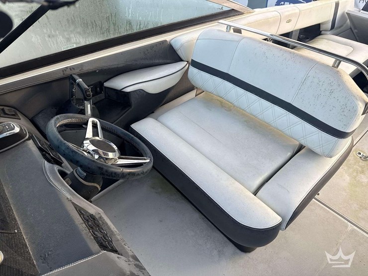 2018-regal-29obx-29ft-boat-with-34ft-t/a-boat-trailer-image-32