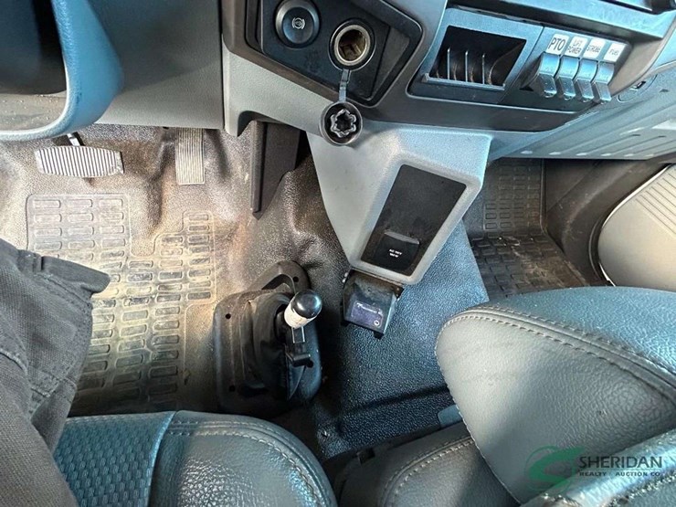 2021-ford-f750-image-34