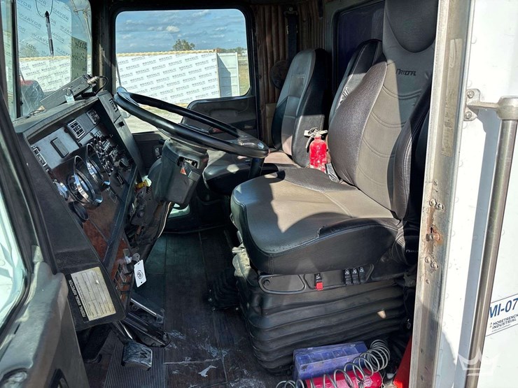 2000-kenworth-tri-axle-dump-truck-image-26