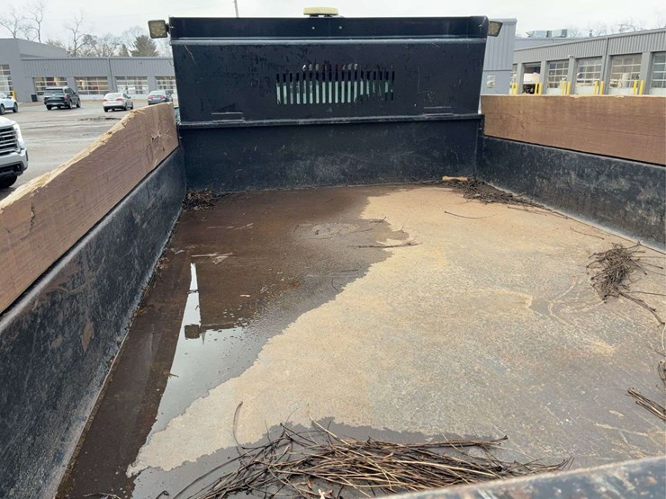 2022-ford-f550-image-13