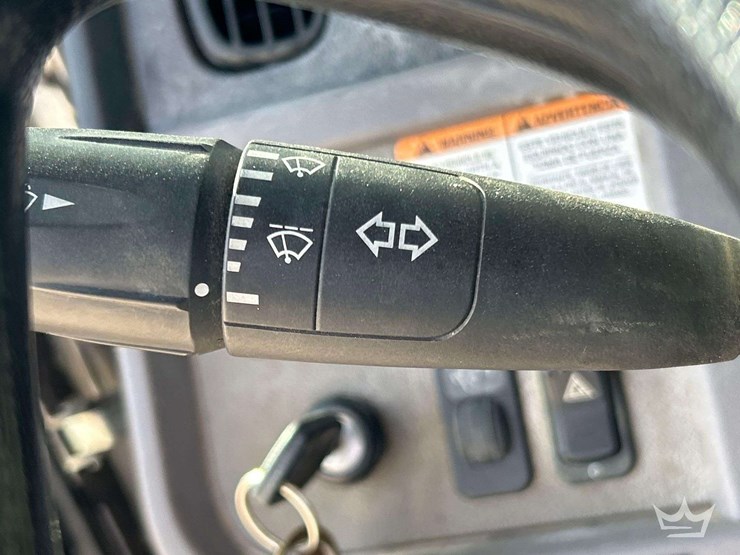 2011-peterbilt-365-image-15