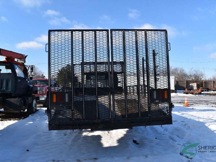 2023-isuzu-npr-image-49