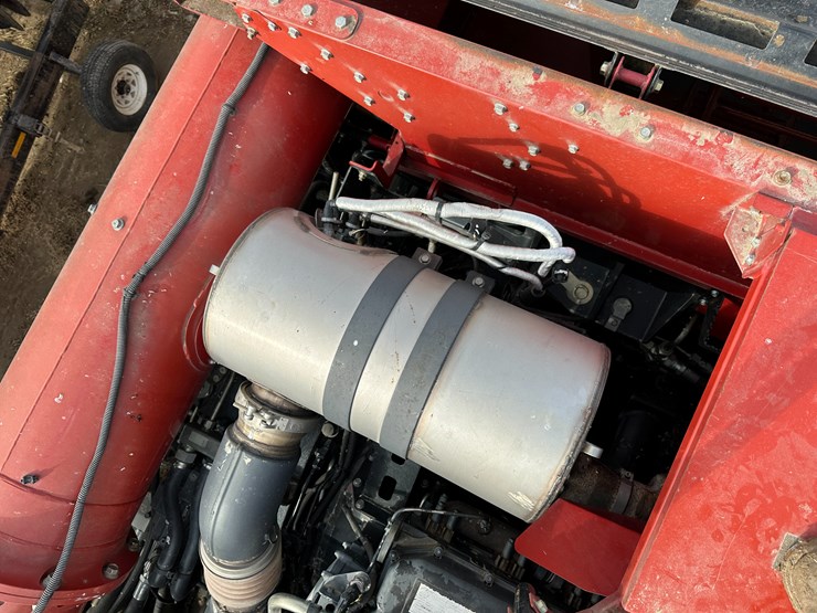 #38416-•-2016-case-axial-flow-8240-prwd-combine-yfg230343-image-67