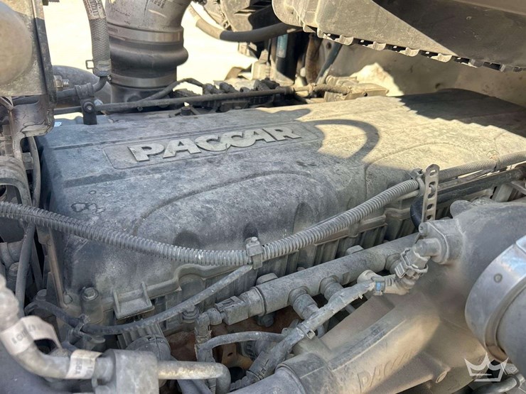 2020-peterbilt-567-image-10