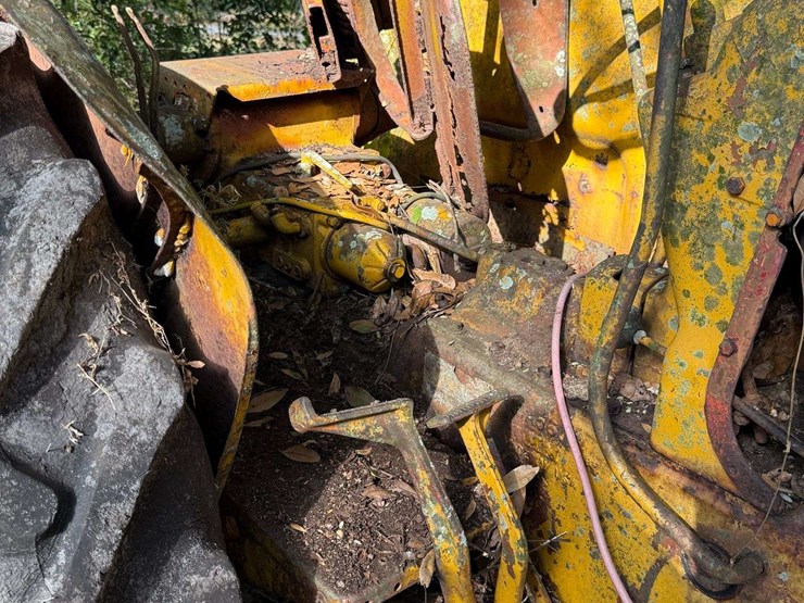 minneapolis-moline-diesel-parts-tractor-image-13