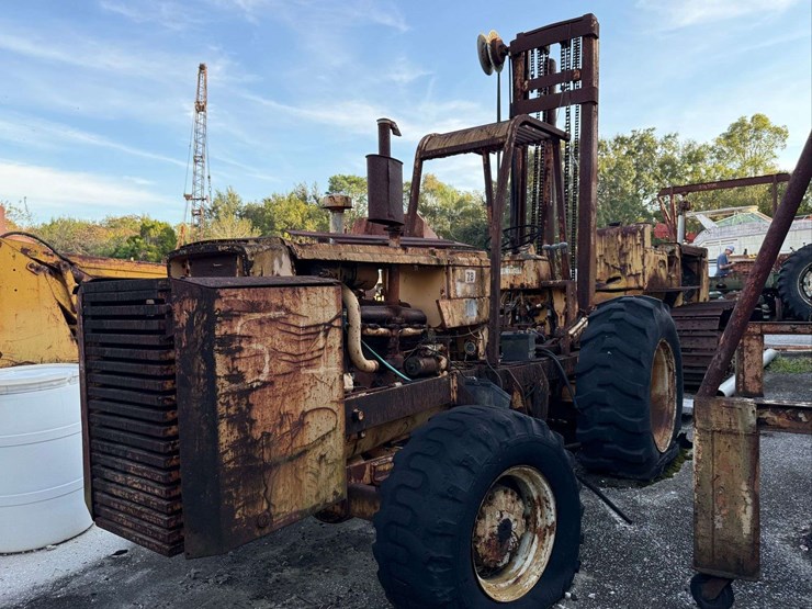 oliver-forklift-image-4