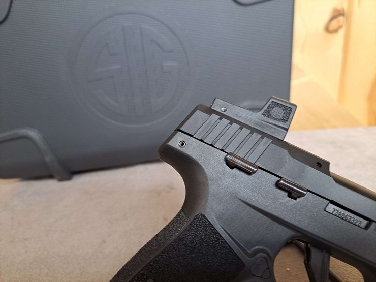 sig-sauer-p322-.22-lr-semiauto-pistol-image-11