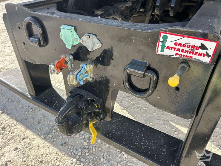 2011-peterbilt-365-image-22