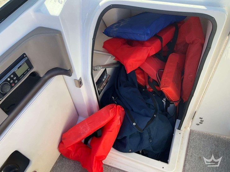 2014-sea-ray-250slx-bowrider-boat-with-t/a-boat-trailer-image-16