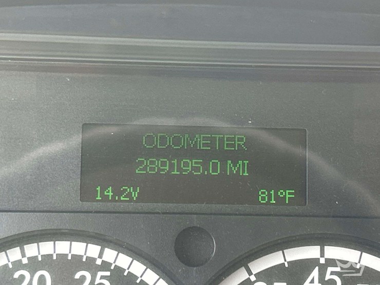 2019-freightliner-m2-106-image-6