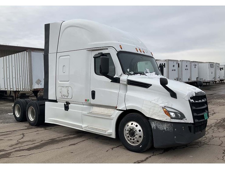 2021-freightliner-cascadia-126-image-2