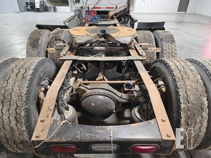 2016-freightliner-cascadia-113-image-17