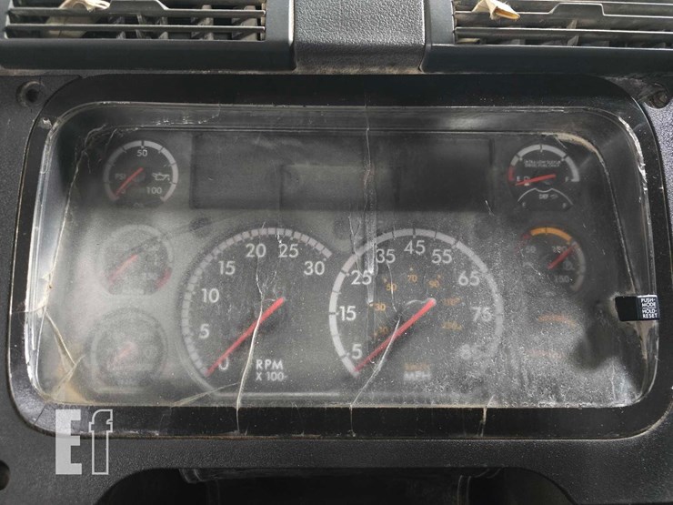 2016-freightliner-cascadia-113-image-12