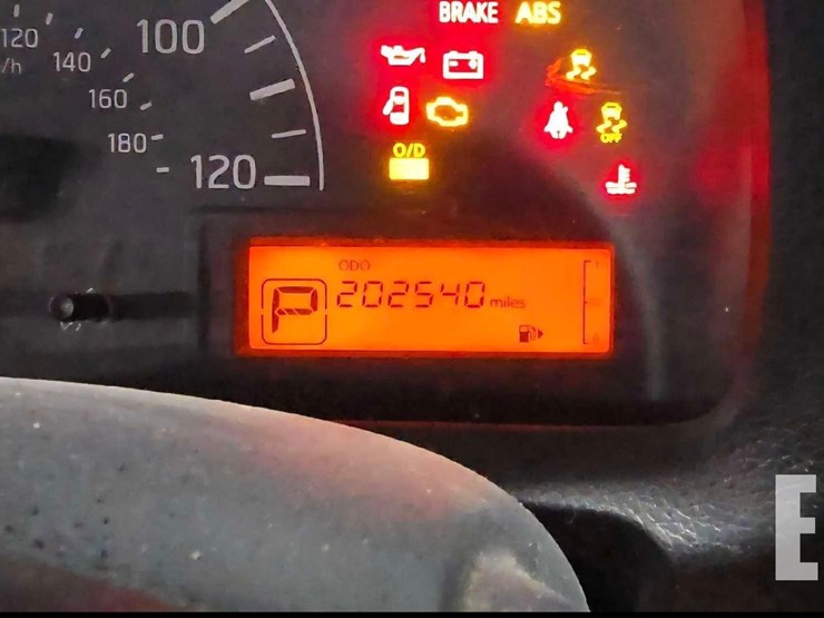 2014-nissan-nv200-image-13