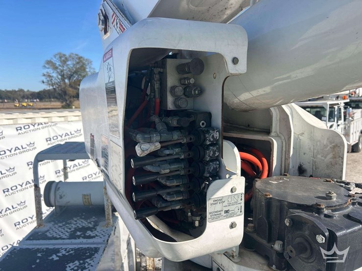 bucket-truck-image-33