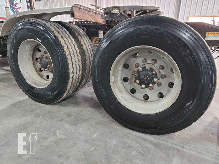 2016-freightliner-cascadia-113-image-22